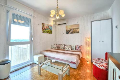 Nicely Decorated Apartment Bela - Relaxing View