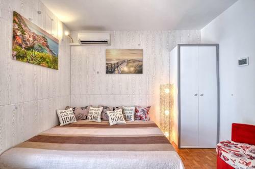 Nicely Decorated Apartment Bela - Relaxing View