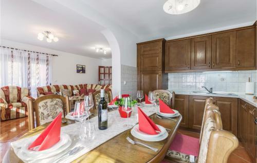 Amazing Apartment In Pula With 3 Bedrooms