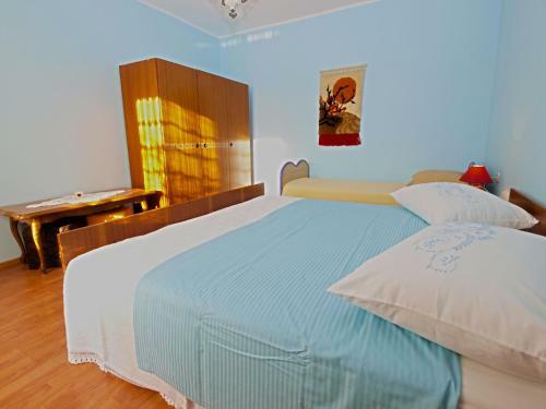 Apartments Nevina 1230