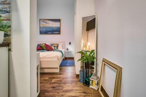 Amphitheater Garden Studio Apartments