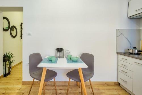 Amphitheater Garden Studio Apartments