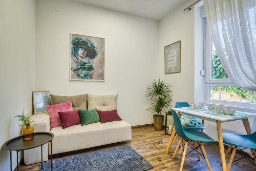 Amphitheater Garden Studio Apartments