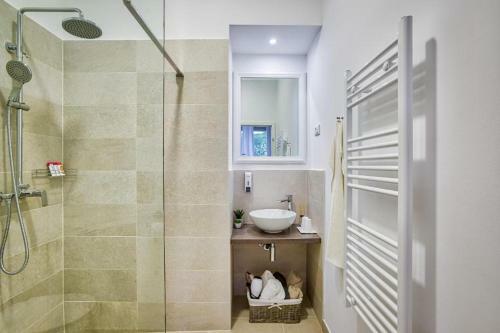 Amphitheater Garden Studio Apartments