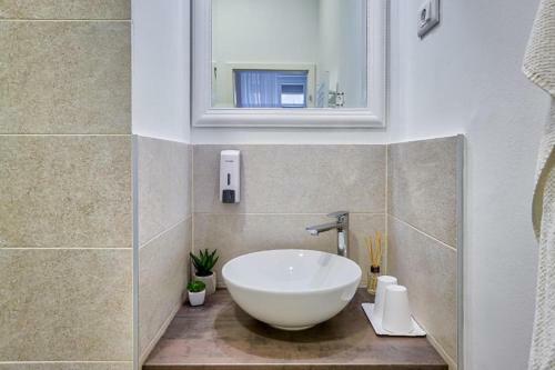 Amphitheater Garden Studio Apartments