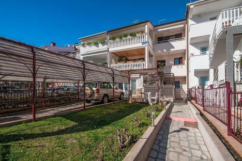 Cozy Apartments Alexandra For Relaxed Vacation