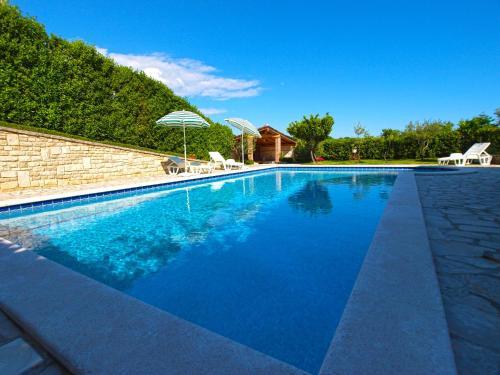Pool Apartments 624