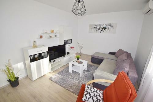 Apartment Navy Near The Beach