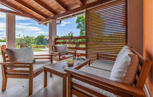 Two-bedroom Apartment In Pula