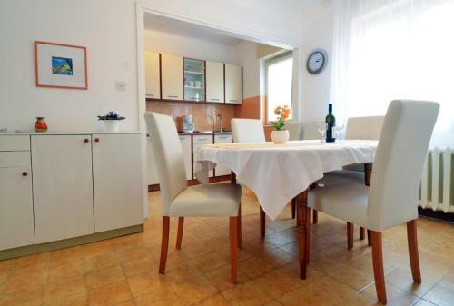 Apartment Rojnic - 3 Bedrooms Apartment