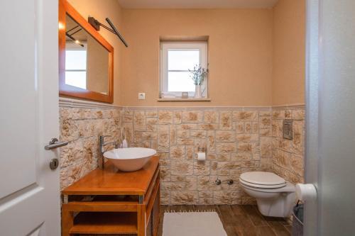 Spacious Holiday House - Pool / Jacuzzi / Sauna / Playground / 8+2
