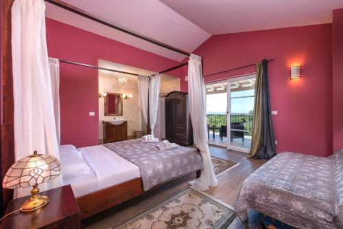 Spacious Holiday House - Pool / Jacuzzi / Sauna / Playground / 8+2
