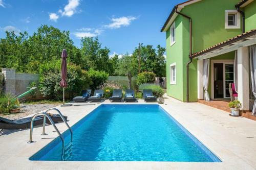 Spacious Holiday House / Pool / Jacuzzi / Playground / 6+2