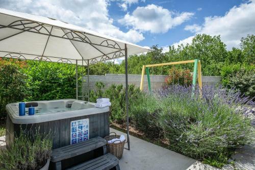 Spacious Holiday House / Pool / Jacuzzi / Playground / 6+2