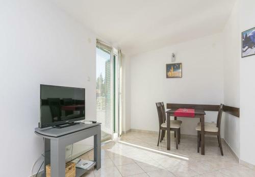 Apartment Ton?i - 100 M From Sea