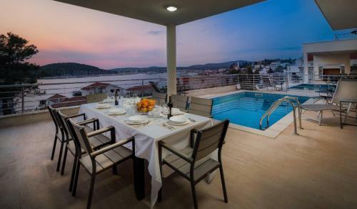 Extra Large Beachfront Luxury Villa