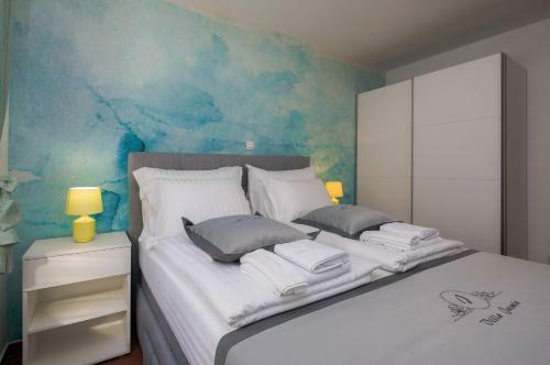 Seafront Luxury Private Villa With Hotel Service