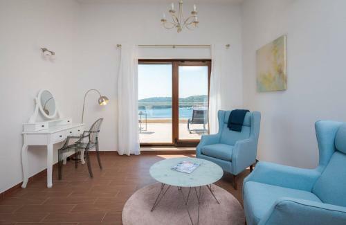 Seafront Luxury Private Villa With Hotel Service