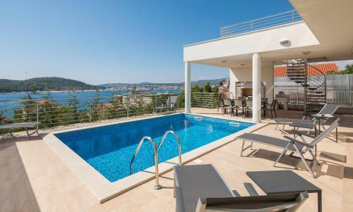 Seafront Luxury Private Villa With Hotel Service