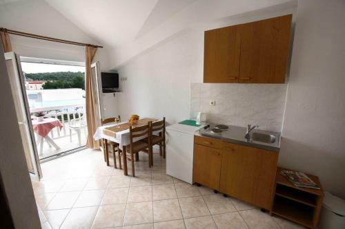 Apartments Lias 2 - With Restaurant