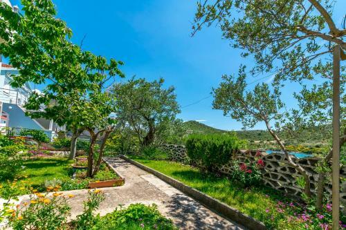 Apartments Garden By The Sea