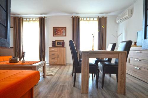 Hostal Sini Apartments