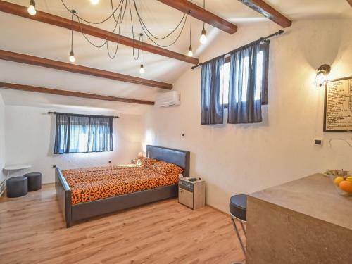 Apartment Bare-3