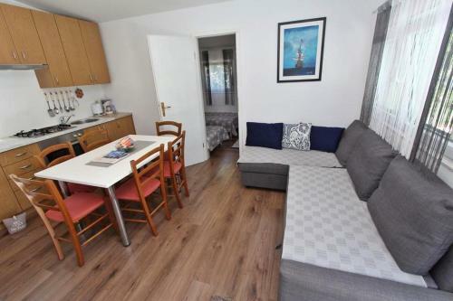 Apartments Donna With Swimming Pool