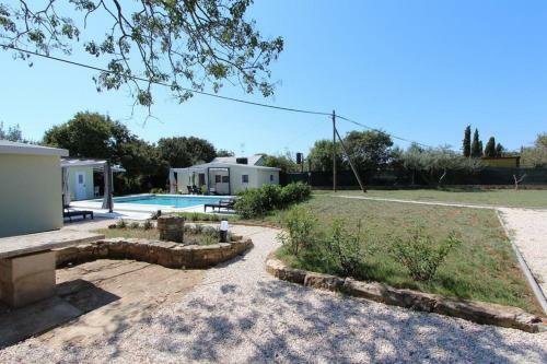 Apartments Donna With Swimming Pool