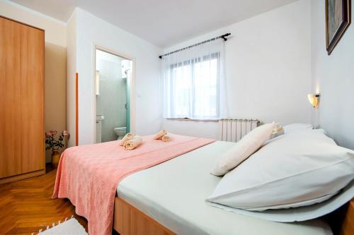 Hostal Apartment And Room Josip 2070
