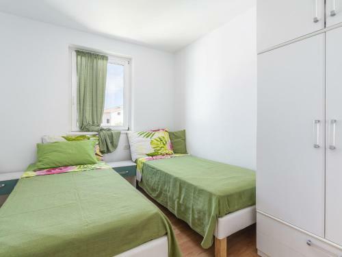 Spacious Two Bedroom Apartment With Shared Pool Near Rovinj