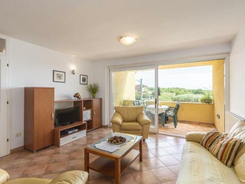 Spacious Two Bedroom Apartment With Shared Pool Near Rovinj