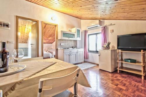 Hostal Gino House With Apartments