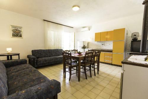 Apartment Sea View-7m From Beach