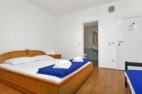 Hostal Rooms Ana - 5 M From Beach