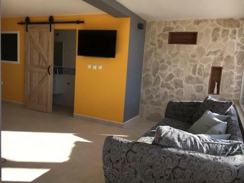 Holiday Home With Pool Tare