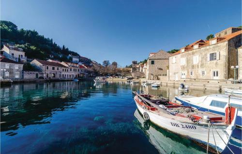 Three-bedroom Apartment In Sipanska Luka