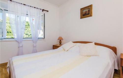 Three-bedroom Apartment In Sipanska Luka