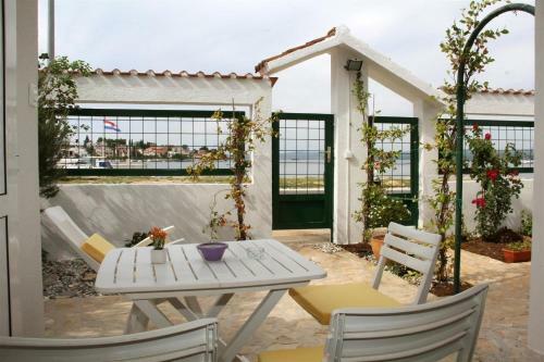 Apartments Ton-30m From Sea