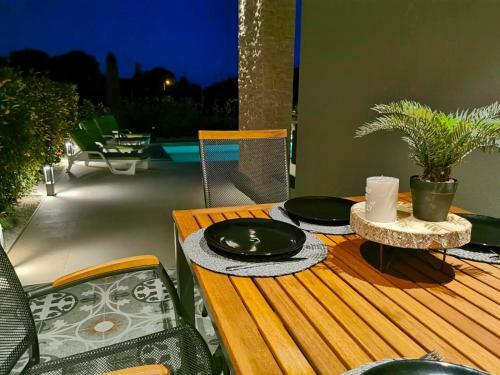 Family Villa With Pool And Garden