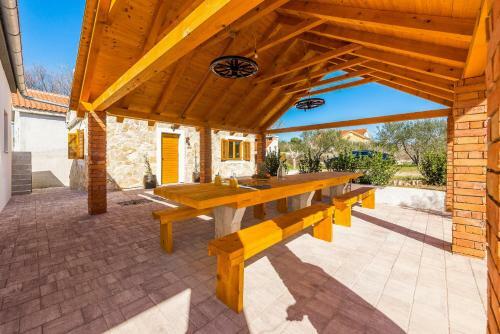 Holiday Home With Pool Barba