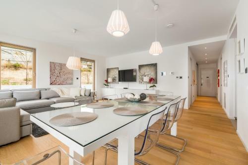 The Majestic Bel Etage Upscale Apartment With Pool