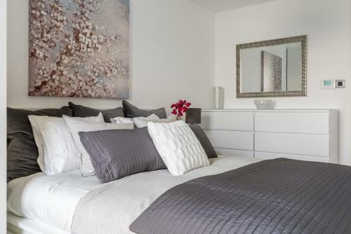 The Majestic Bel Etage Upscale Apartment With Pool