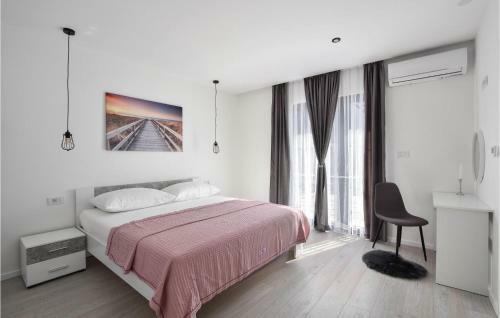 Stunning Home In Split W/ Jacuzzi, Wifi And 4 Bedrooms