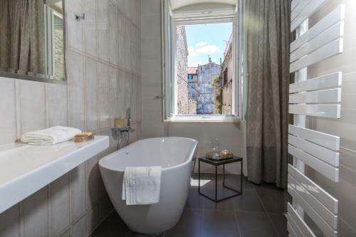 Hostal Riva Palace