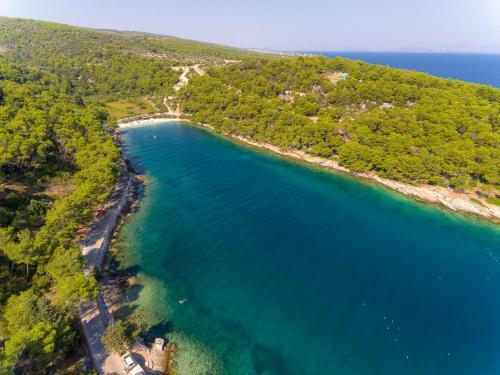 Splitska Villa Sleeps 8 Pool Air Con Wifi