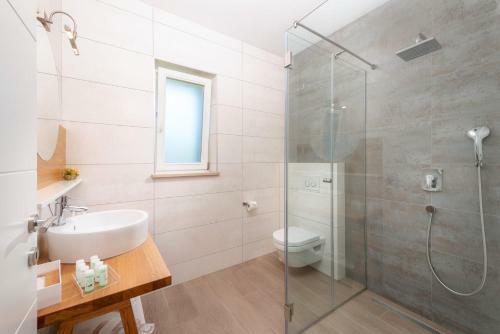 Splitska Villa Sleeps 8 Pool Air Con Wifi