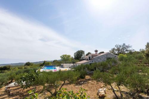 Splitska Villa Sleeps 6 With Pool And Wifi