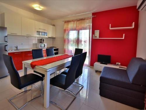 Charming 2-bed Apartment In Srima With Sea View