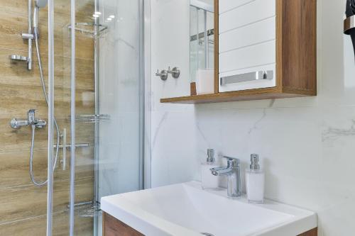 Crowonder Cascada Villa With Jacuzzi - S5